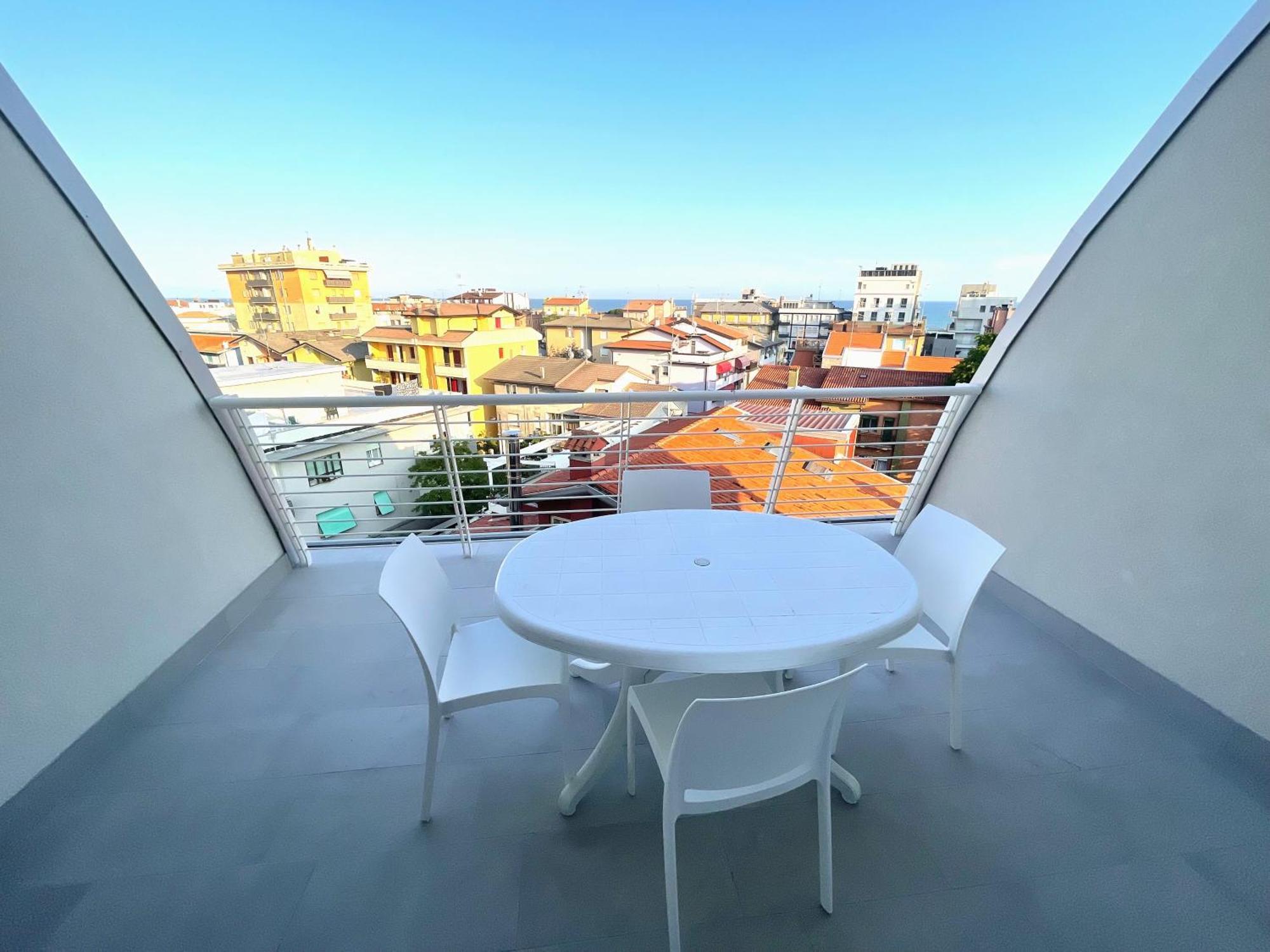 Woody Green Penthouse Sea View - Agenzia Cocal Καόρλε Εξωτερικό φωτογραφία