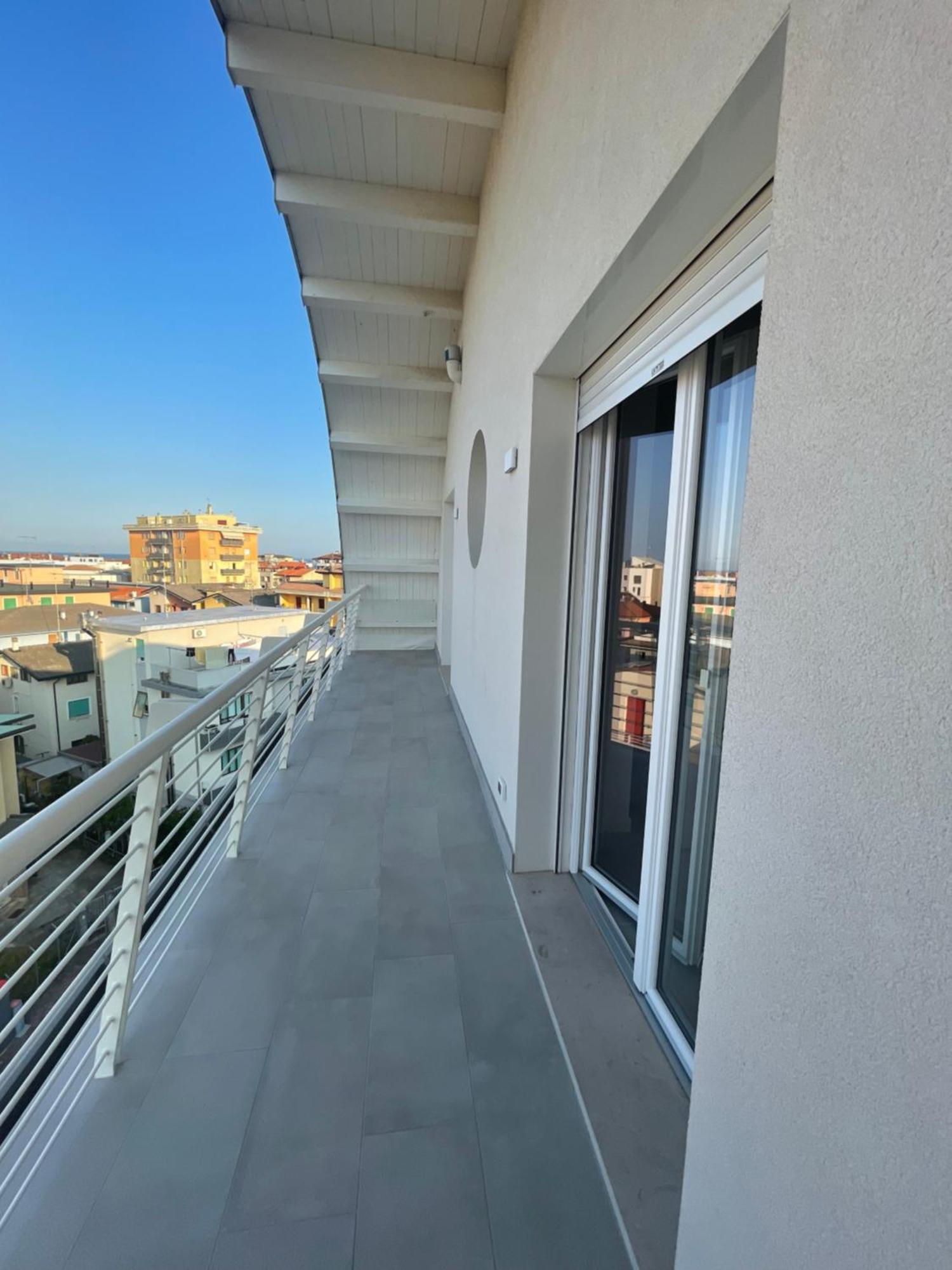 Woody Green Penthouse Sea View - Agenzia Cocal Καόρλε Εξωτερικό φωτογραφία